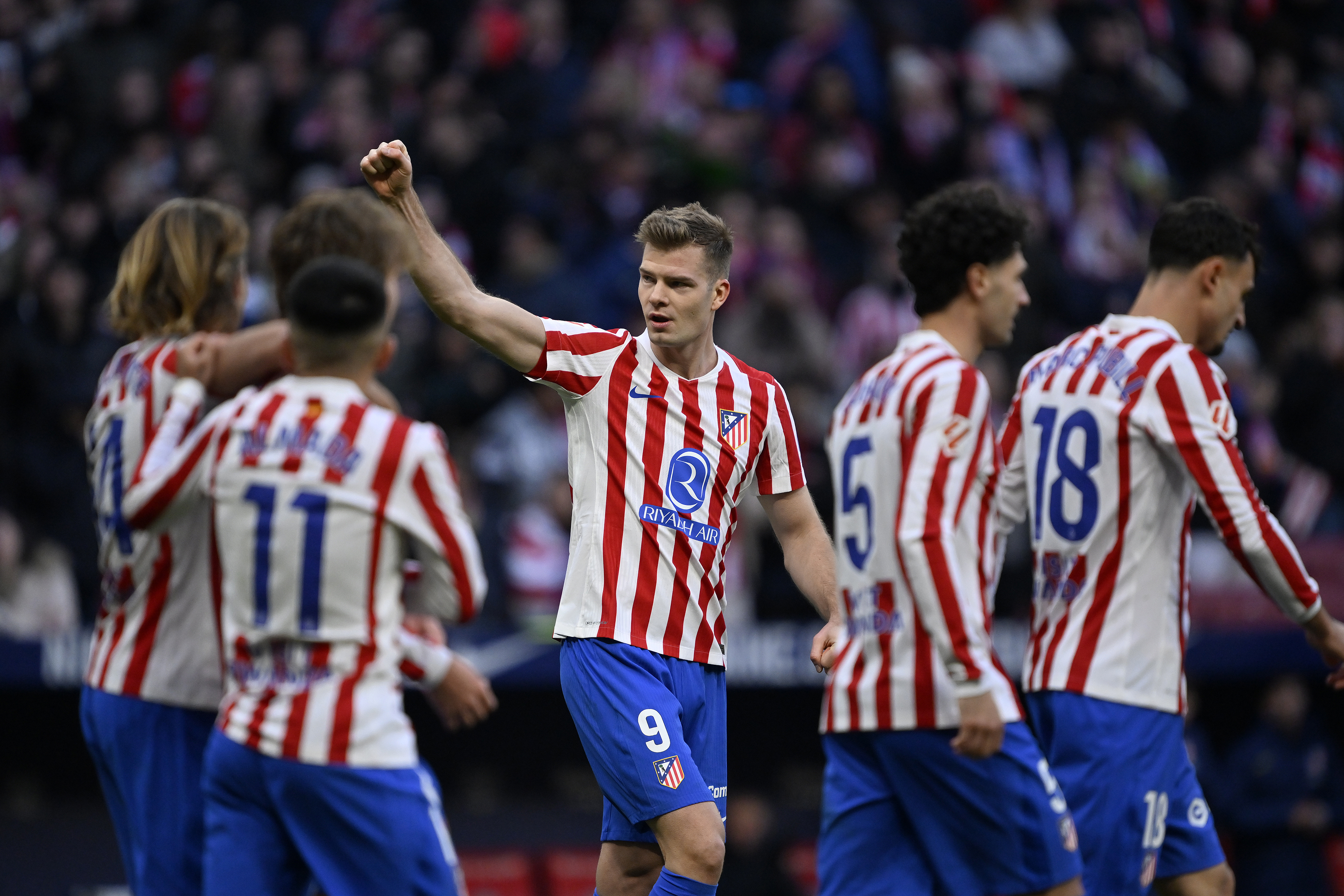 Atletico Madrid'de 7 futbolcunun bileti kesildi