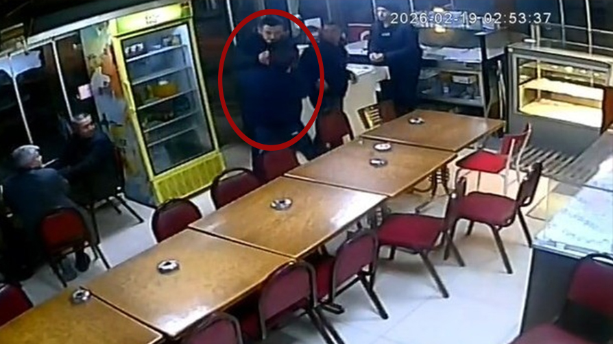 Çay evinde dehşet! Bıçağı tekrar tekrar sapladı