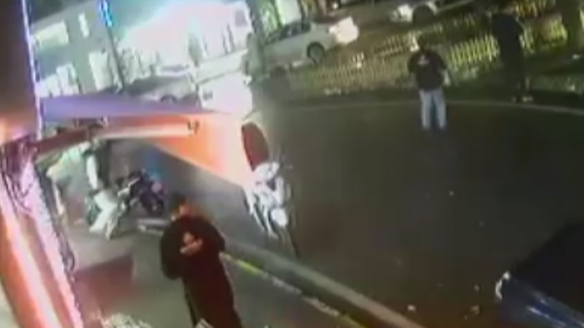 Market dönüşü feci ölüm! Yaşlı kadın minibüsün altında kaldı