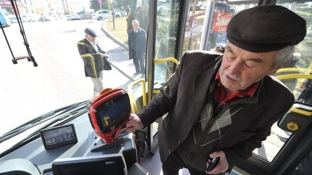 Sivas'ta "otobüs" şampiyonu: 65 yaş kartıyla tam 3 bin 365 kez bindi