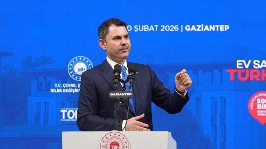 Bakan Kurum'dan Özgür Özel'e tepki... "Siz temelini atmadan, biz anahtarları veririz"