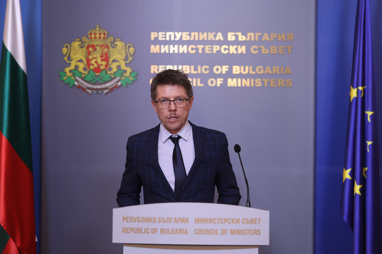 Bulgaristan'da istifa depremi! 24 saat sonra görevi bıraktı