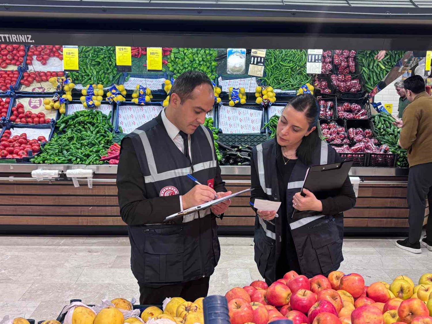 Ekipler sahaya indi: Fahiş fiyat artışlarına geçit yok