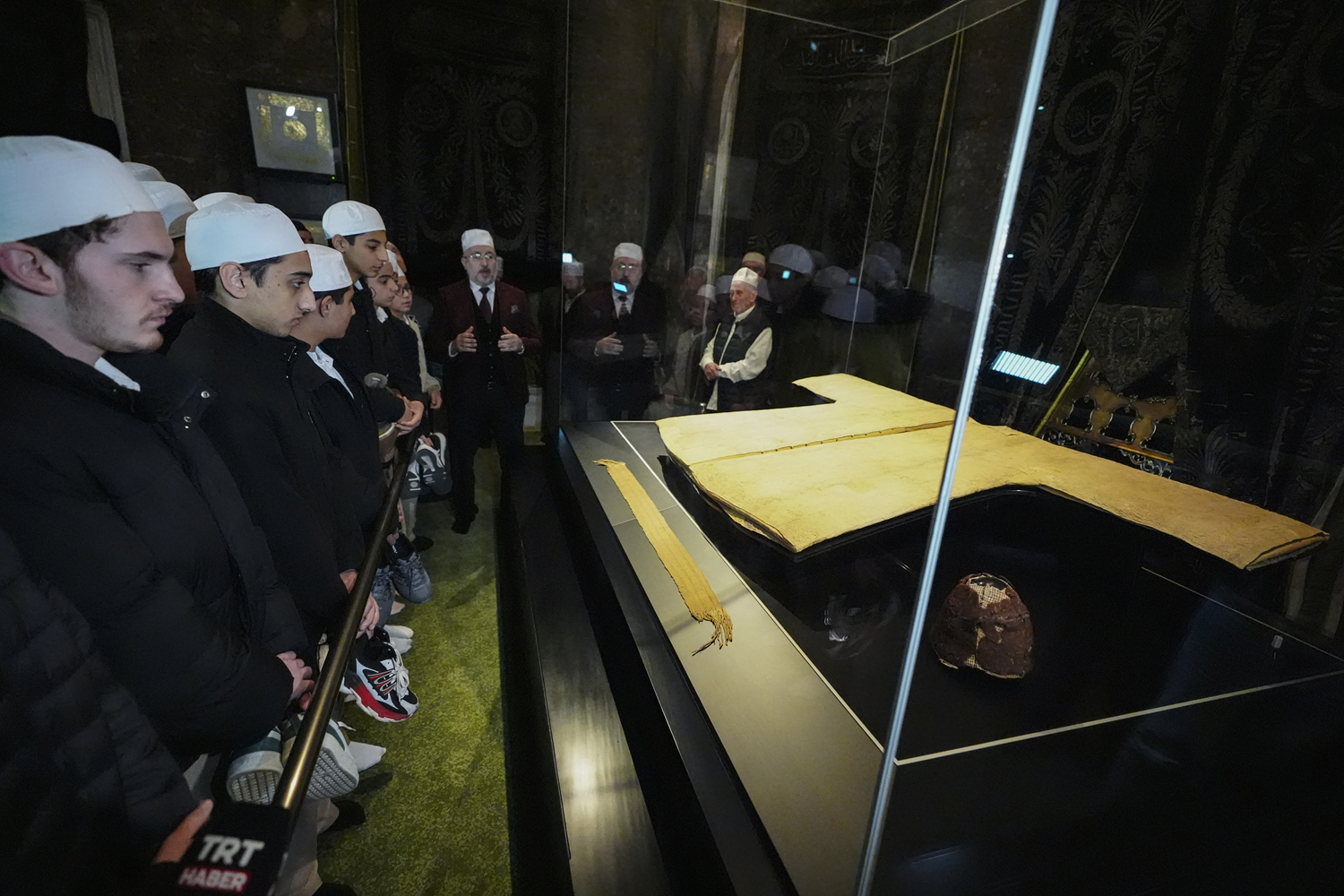 Hırka-i Şerif İstanbul'da ziyarete açıldı