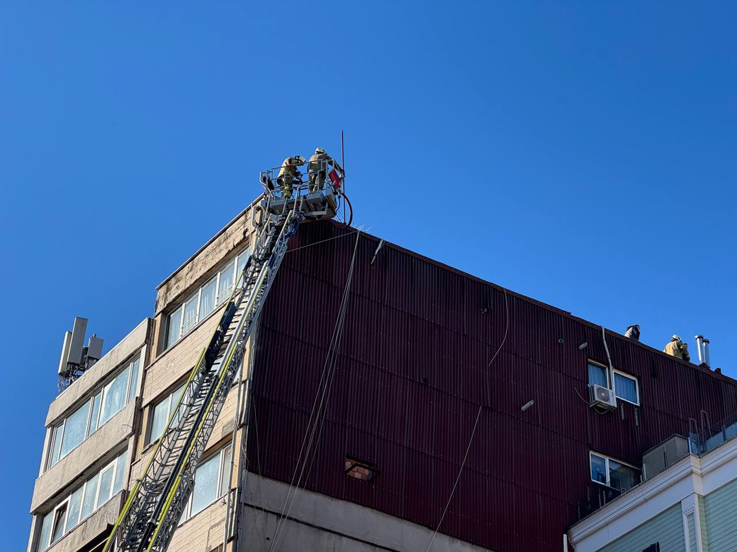 Şişli'de yangın! Cadde kapatıldı