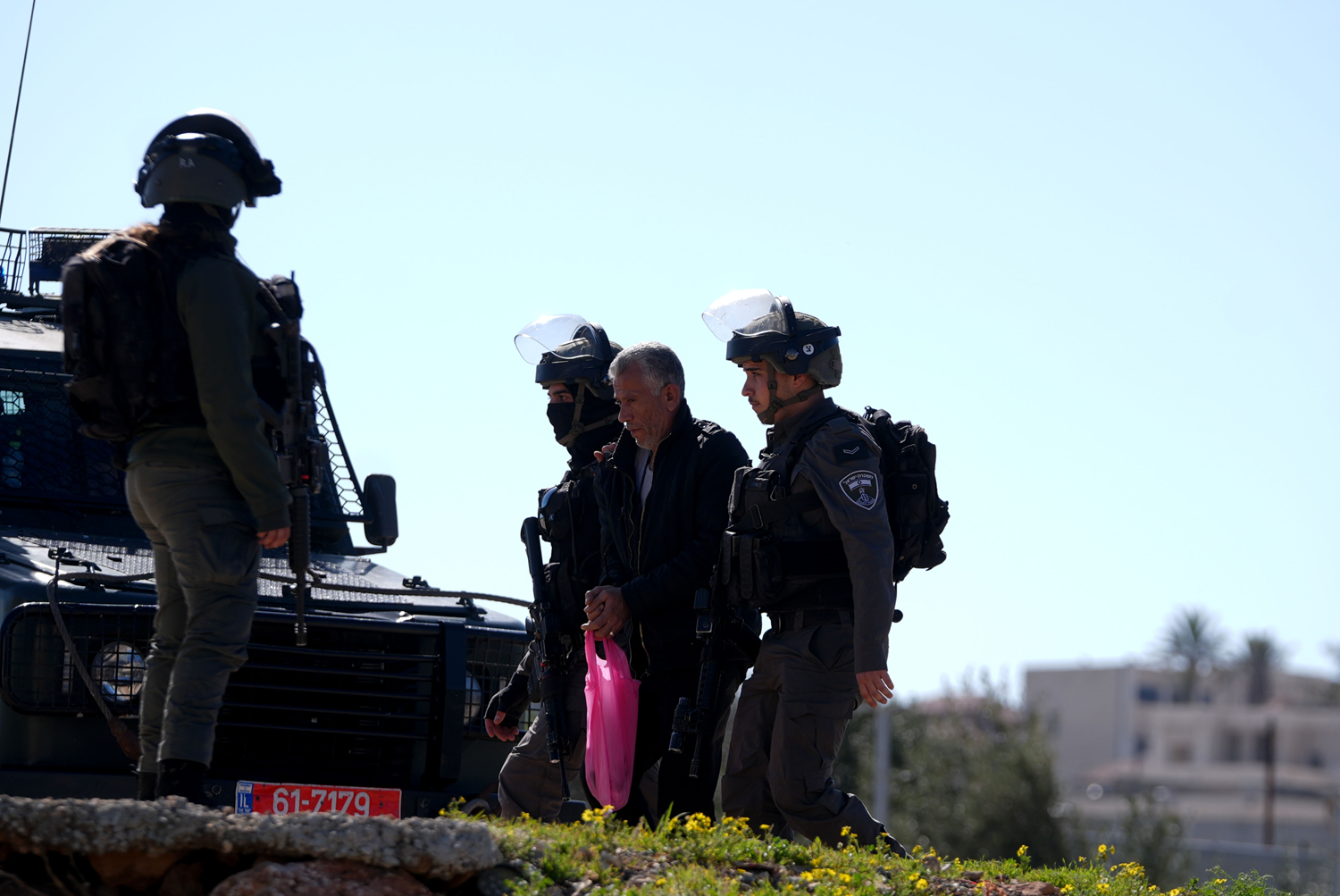 Soykırımcı, ramazanın ilk günü Mescid-i Aksa'ya gelecek Filistinlilere yine kısıtlama getirdi