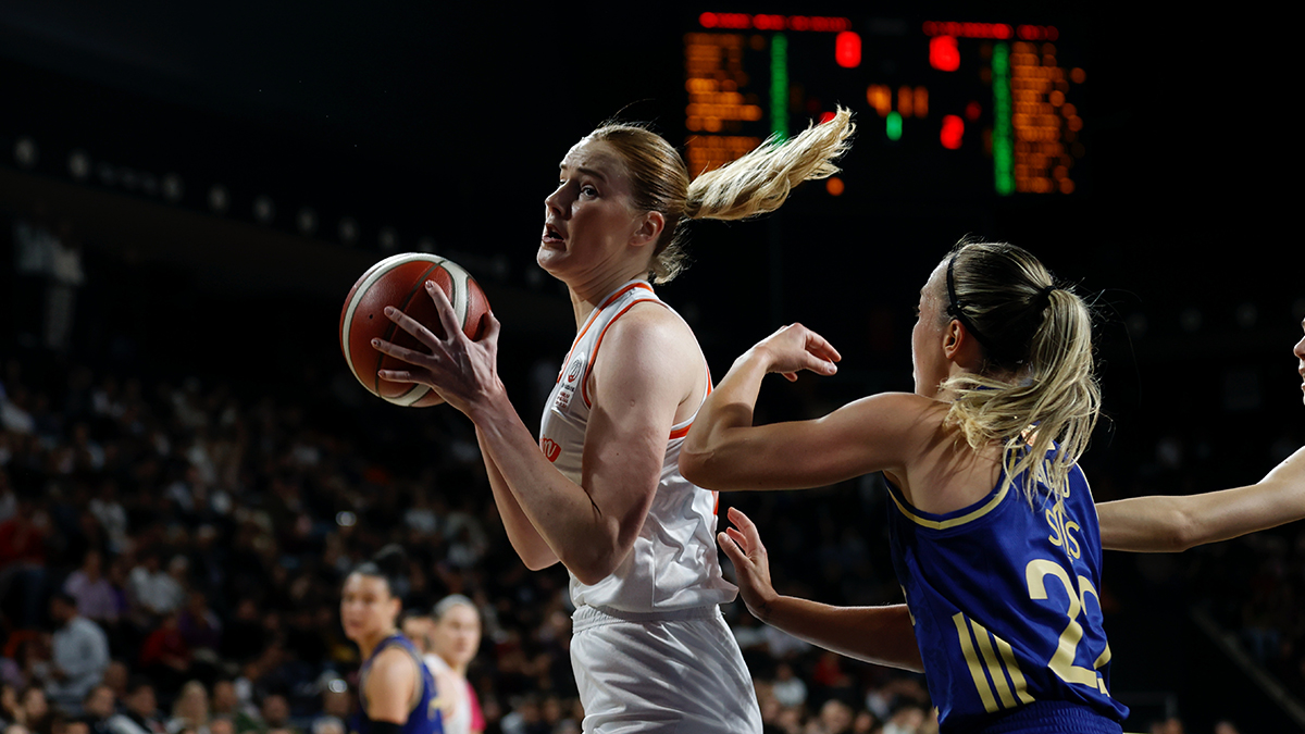 Fenerbahçe Opet, Mersin'de farklı kazandı