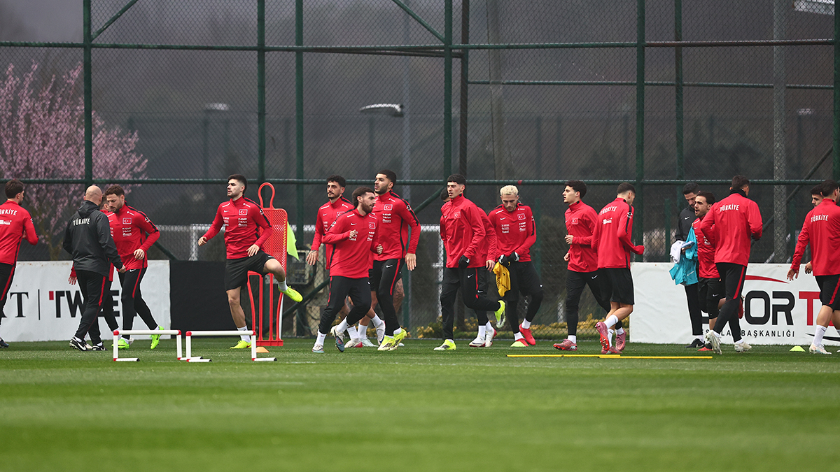 A Milli Futbol Takımı, Romanya sınavına hazırlanıyor