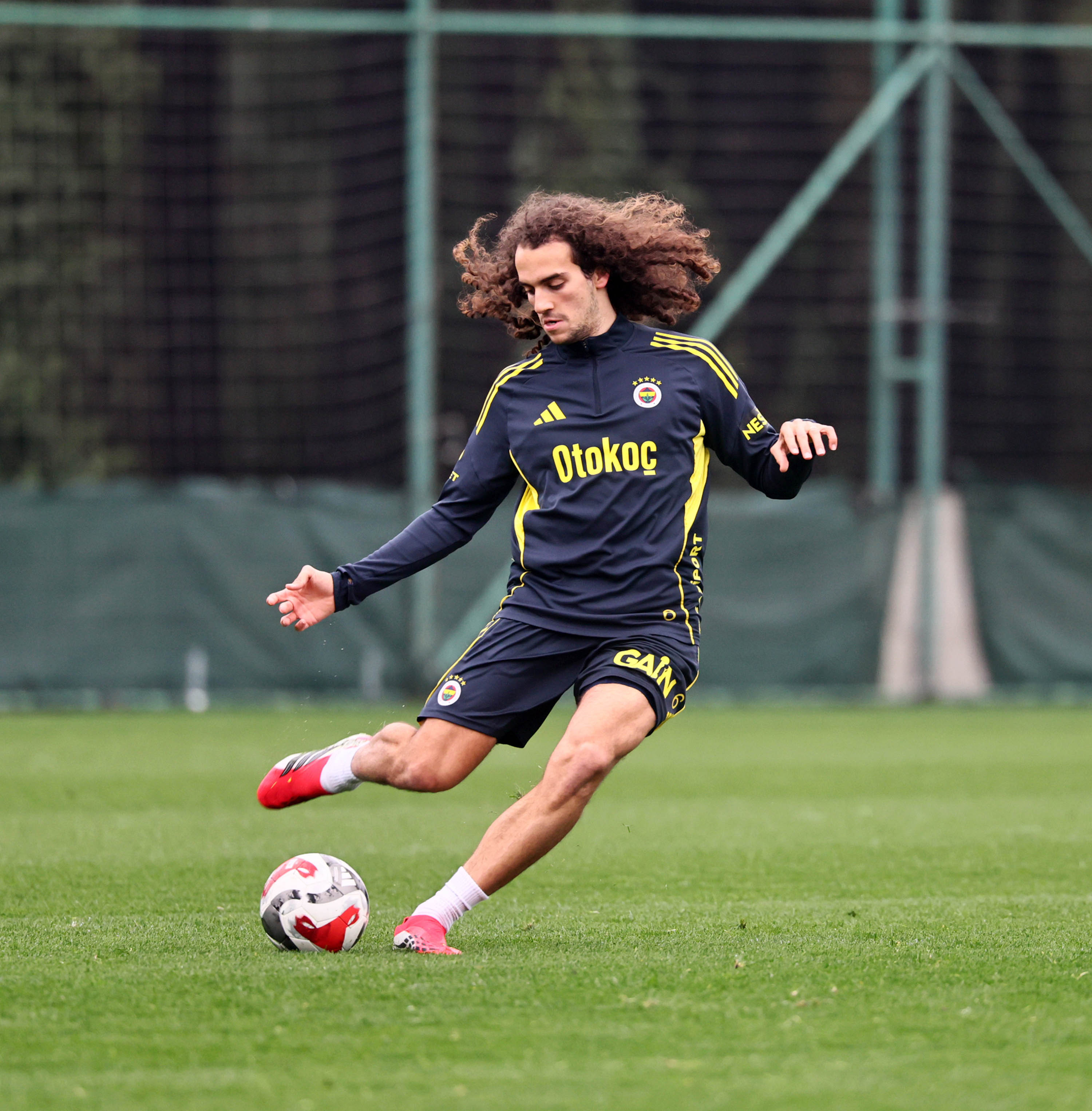 Fenerbahçe'de Beşiktaş derbisinin hazırlıkları sürüyor