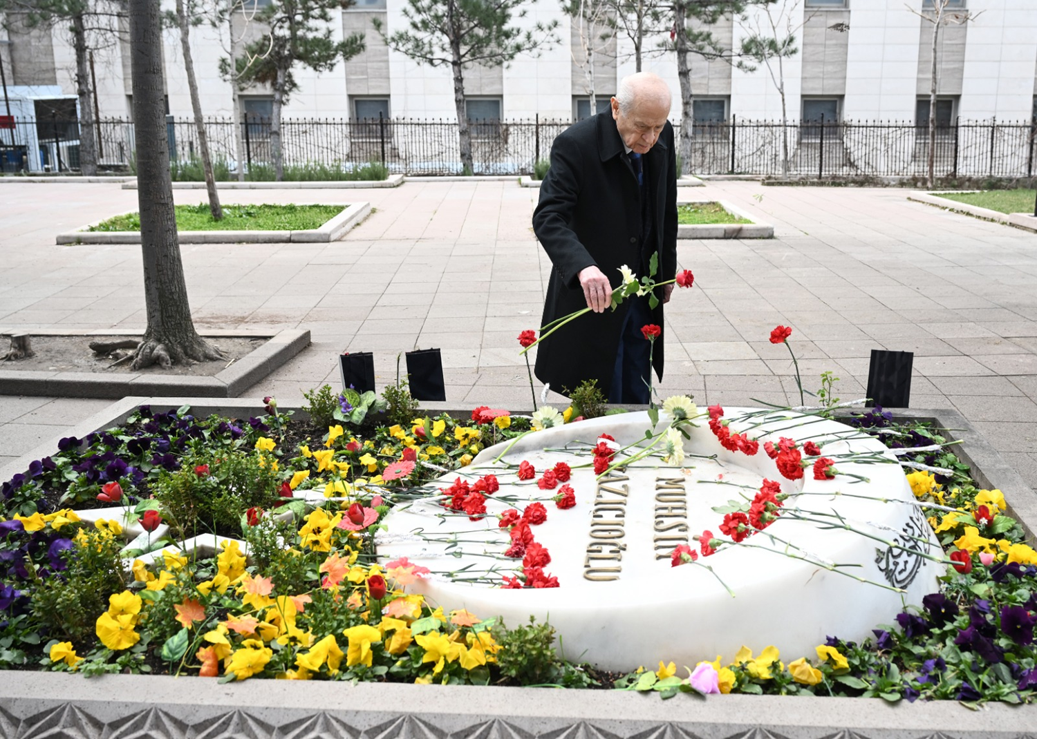 MHP Lideri Bahçeli, Muhsin Yazıcıoğlu'nun kabrini ziyaret etti