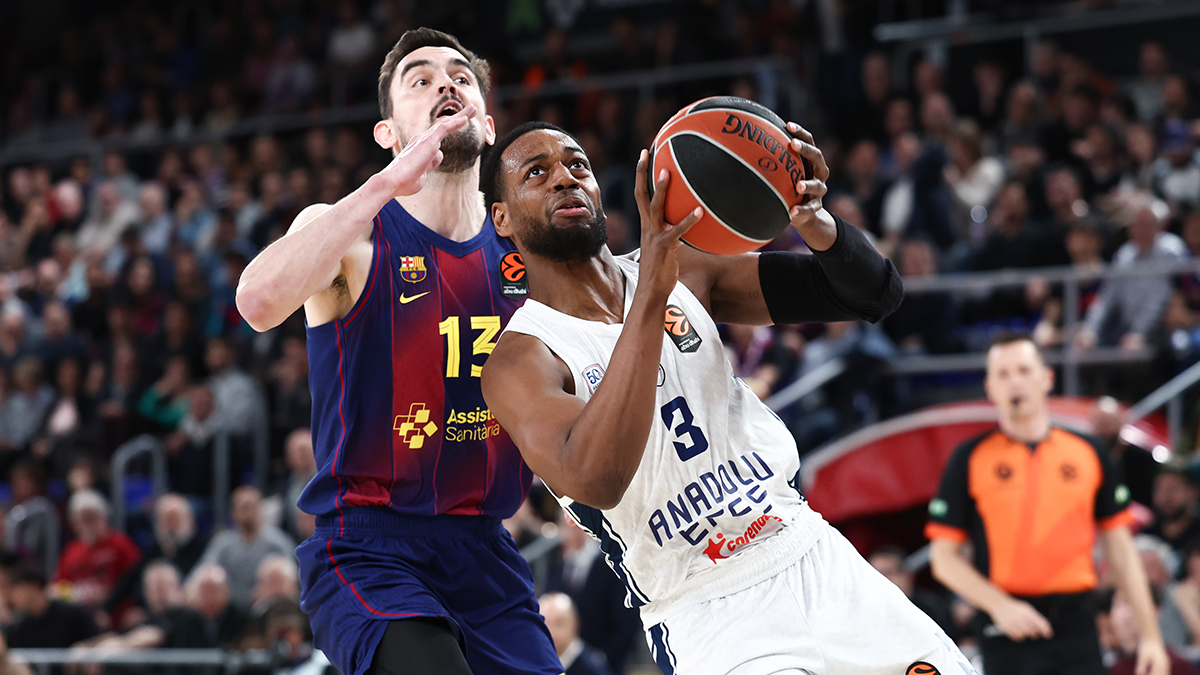 Anadolu Efes, Barcelona engelini aşamadı