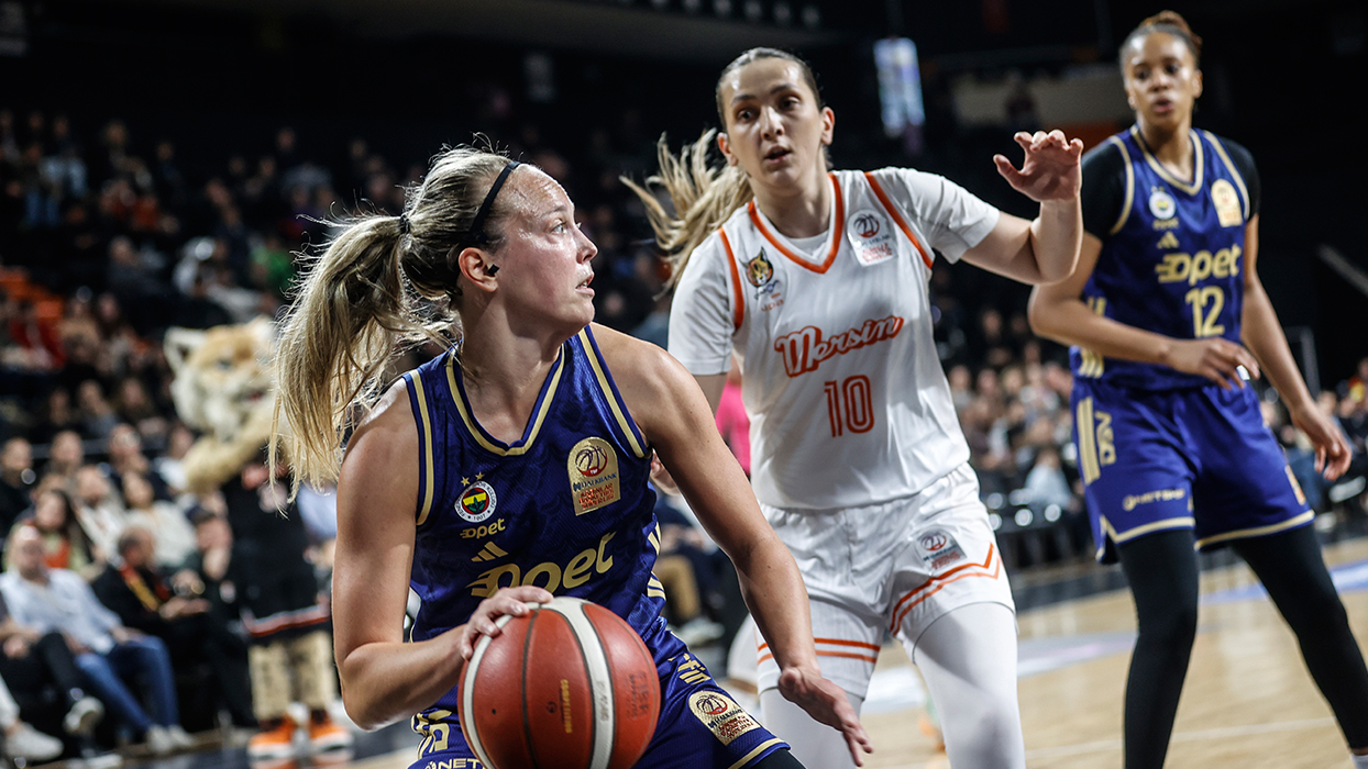 Fenerbahçe Opet farka koştu, finale yükseldi