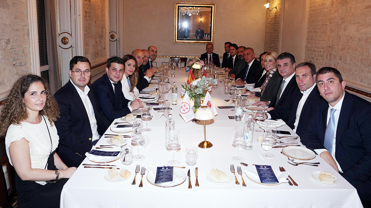 Türkiye-Romanya maçı öncesi dostluk yemeği düzenlendi