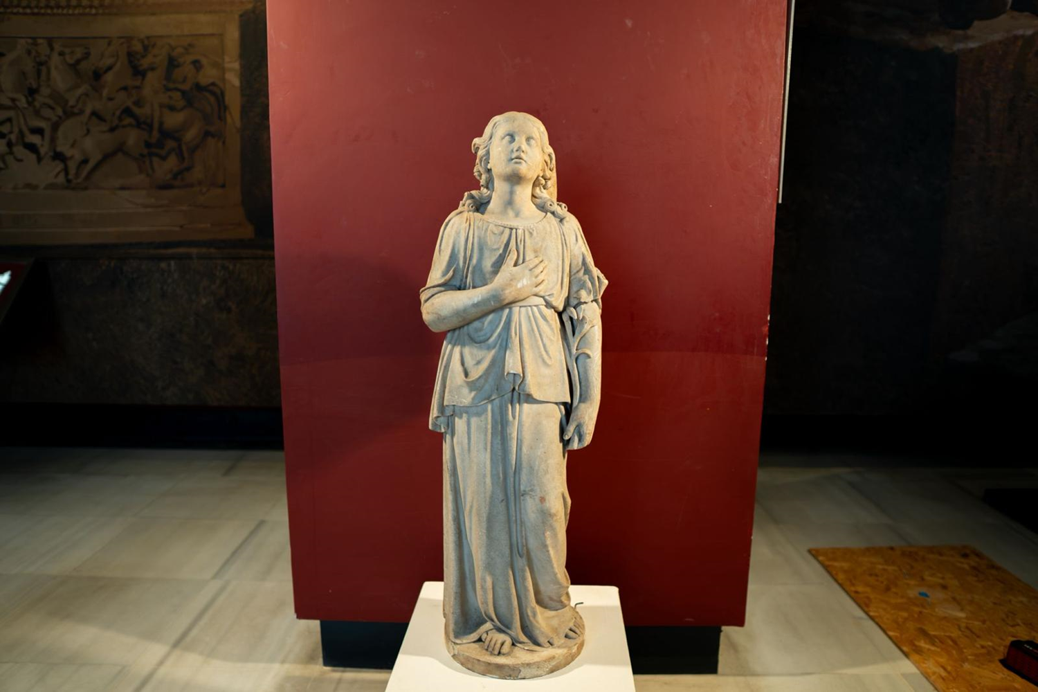 Aya Yorgi Manastırı'ndan çalınan melek heykeli Fener Rum Patrikhanesine teslim etti