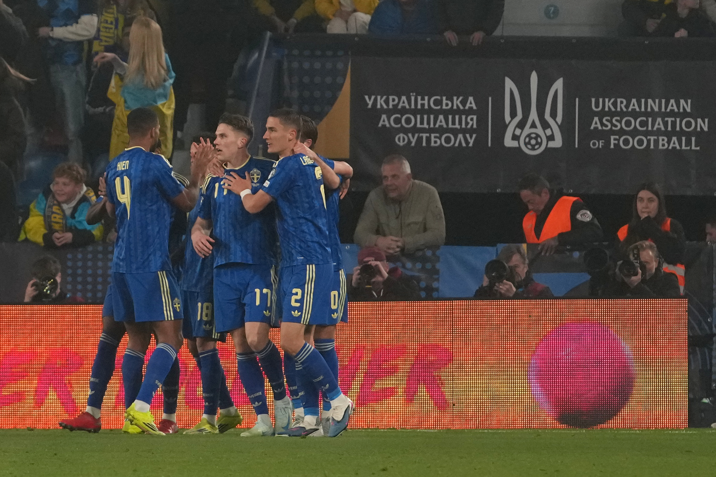 Gyökeres sahneye çıktı! İsveç finale yükseldi