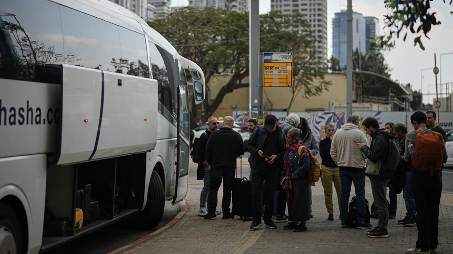 İsrail'de İran korkusu: Büyük kaçış başladı... Sınır kapılarına akın ettiler