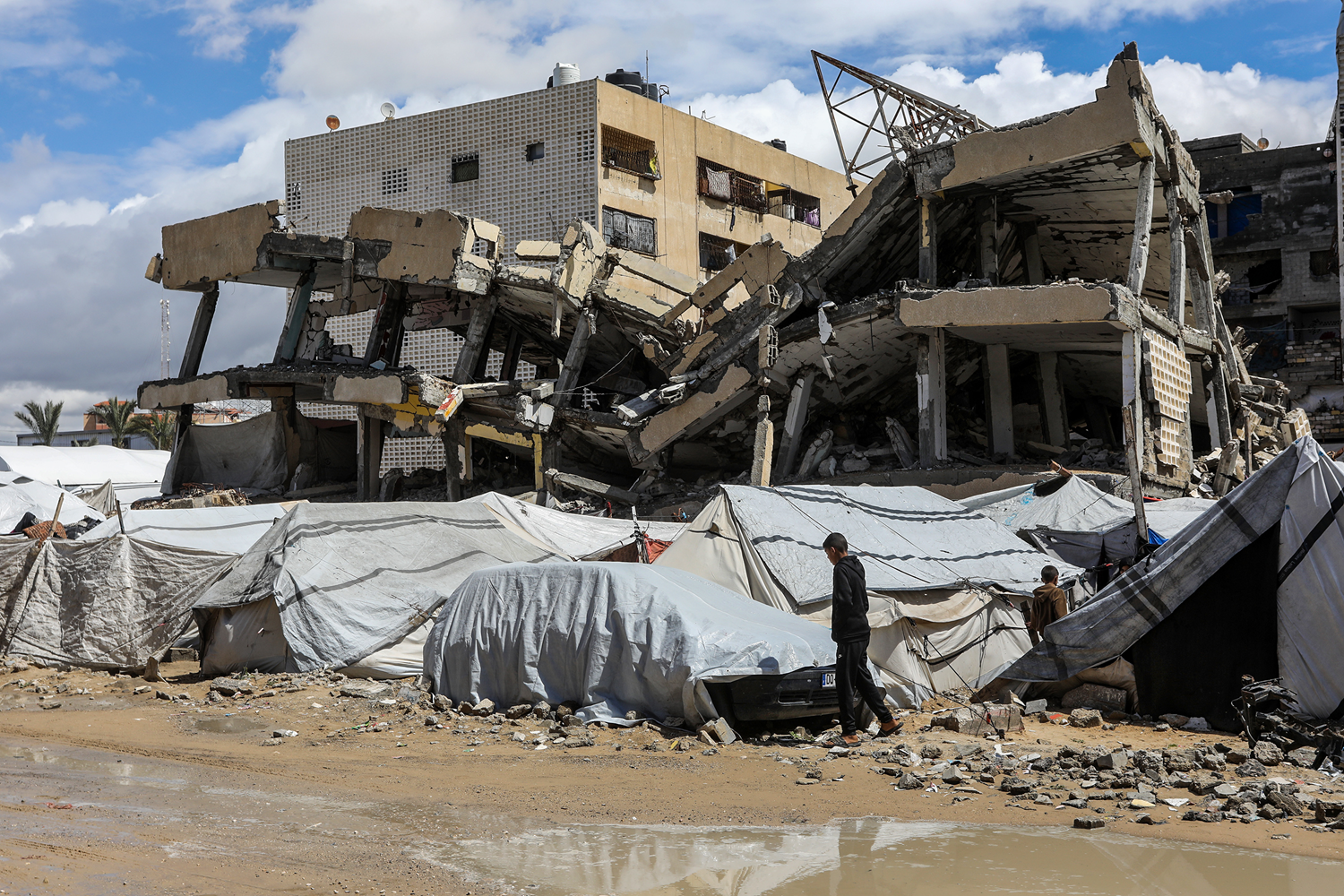 Ateşkes rağmen Gazze'de İsrail katliamı: 2 kardeş hayatını kaybetti