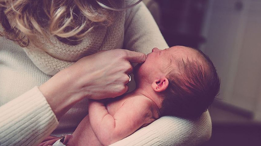 Çalışan annelere güzel haber! Doğum izinleri değişiyor