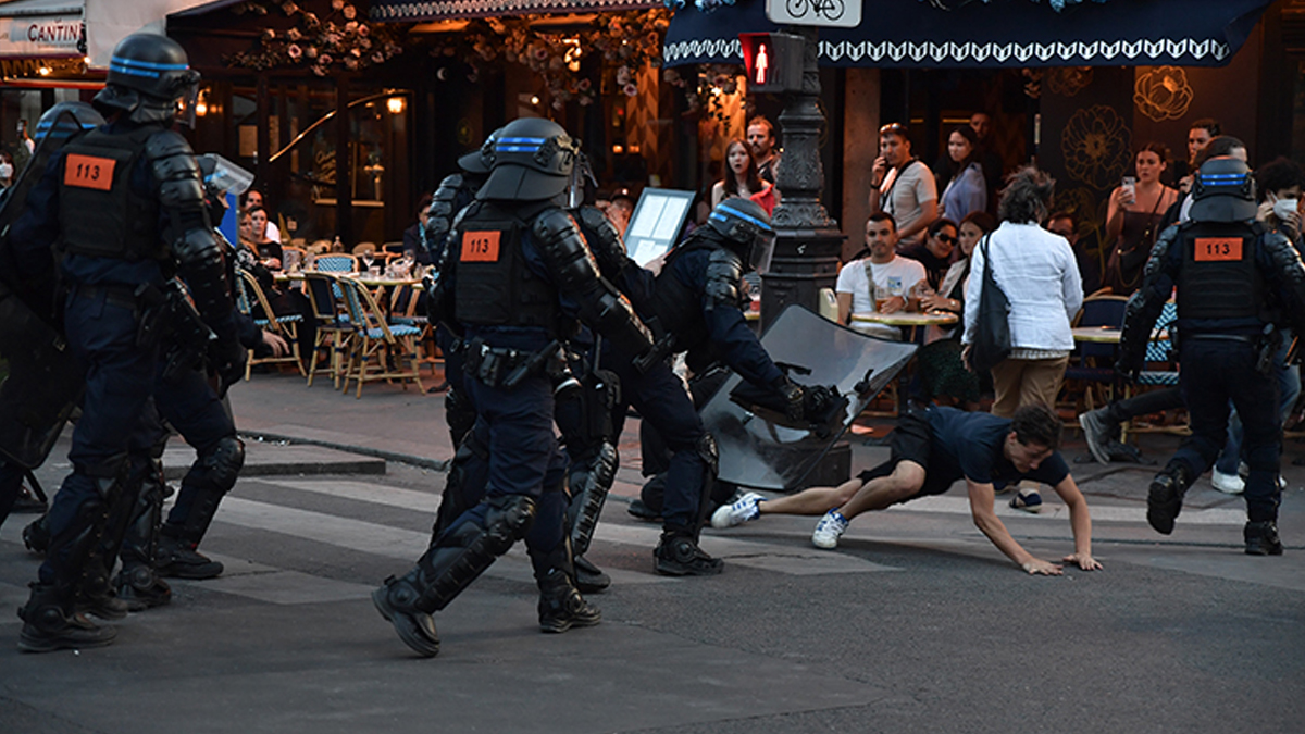 Polis köpeği saldırısı Lyon sokaklarını karıştırdı: 12 gözaltı