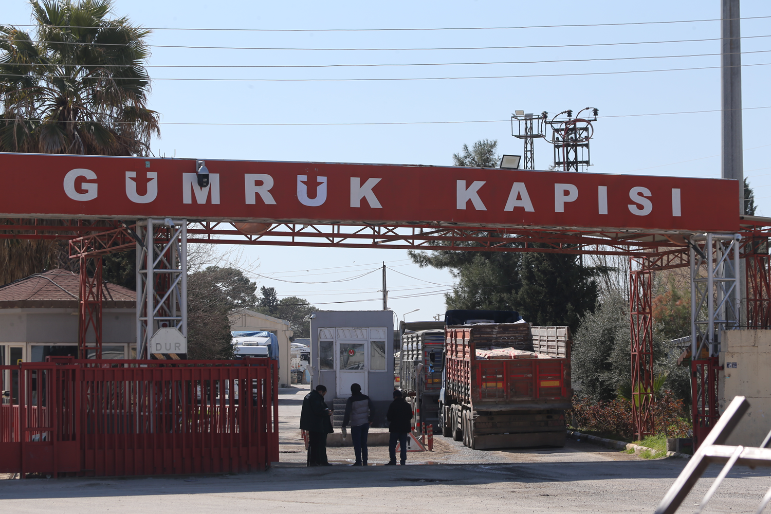 Suriye ile ticaret yapan ŞUTSO üyelerine Akçakale Gümrük Kapısı'ndan geçiş kolaylığı getirildi