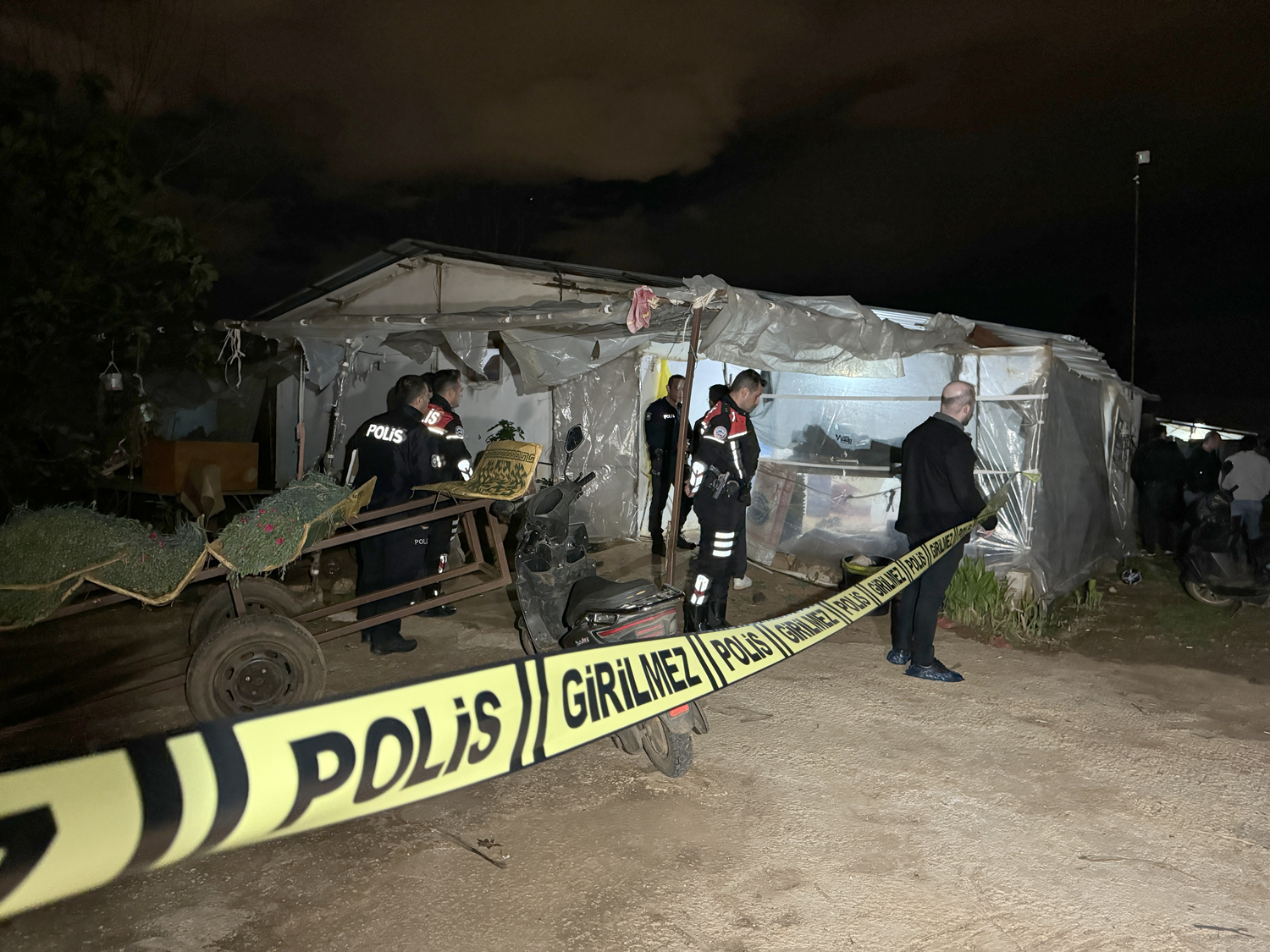 Antalya'da genç kadın vurulmuş halde bulundu