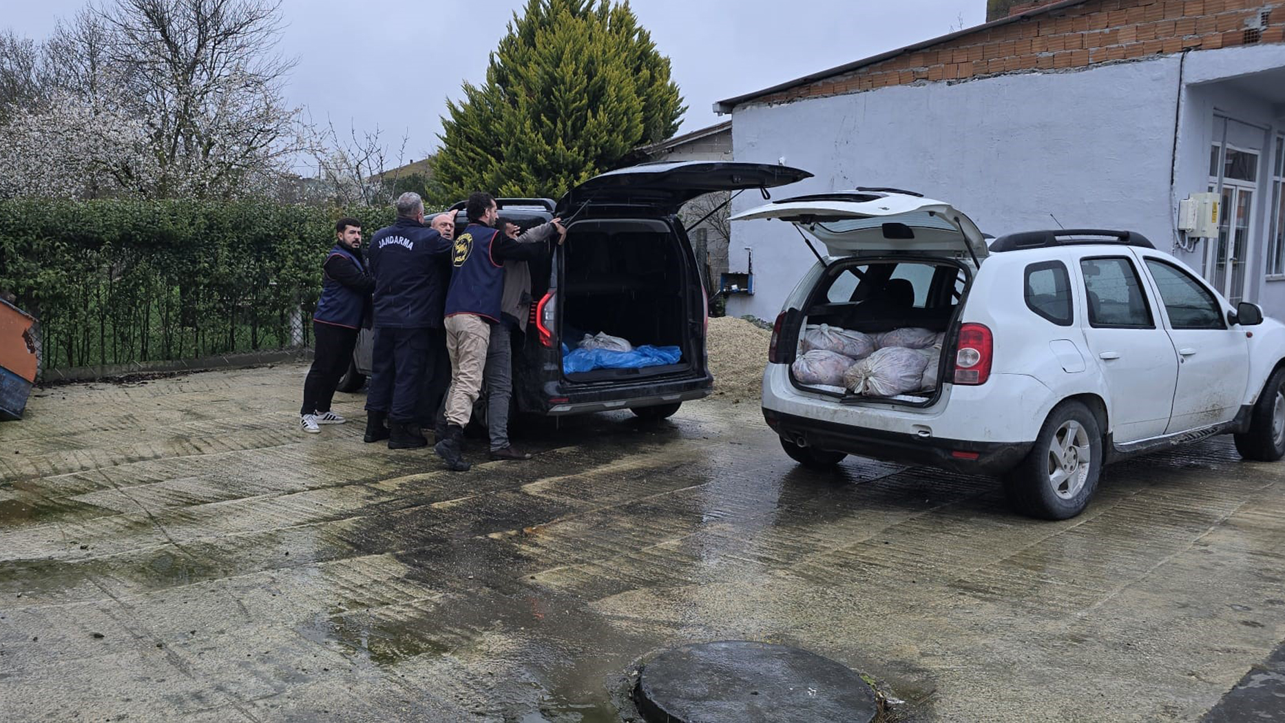 Silivri'de yüzlerce kilo at eti ele geçirildi