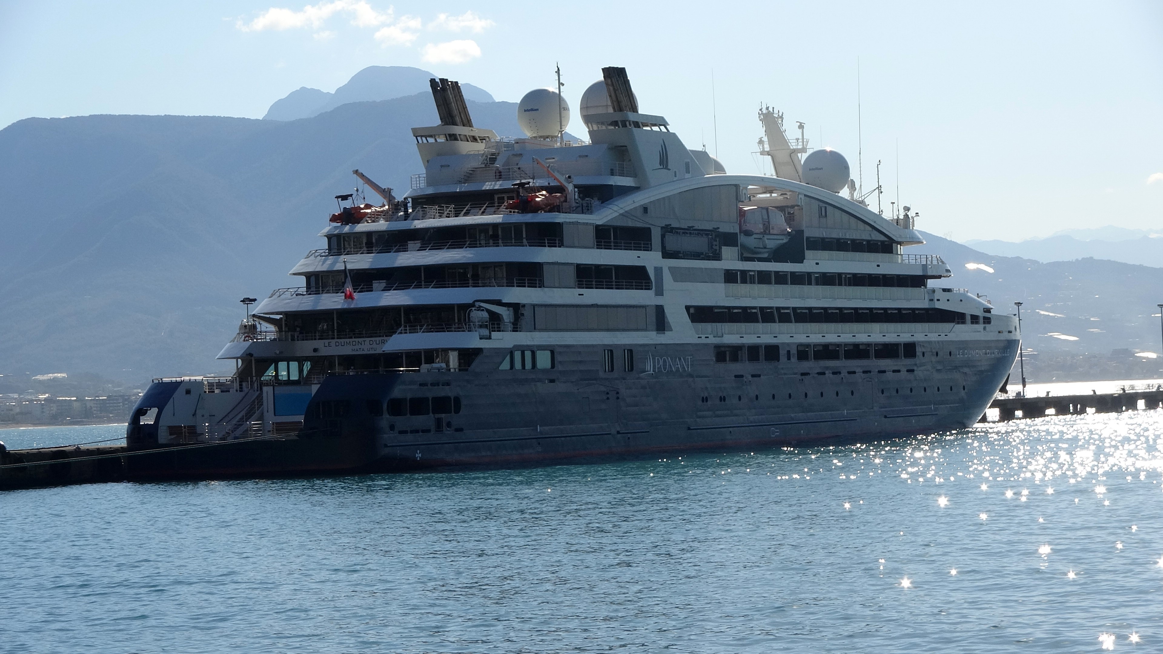 Alanya'ya kruvaziyerle turist akını