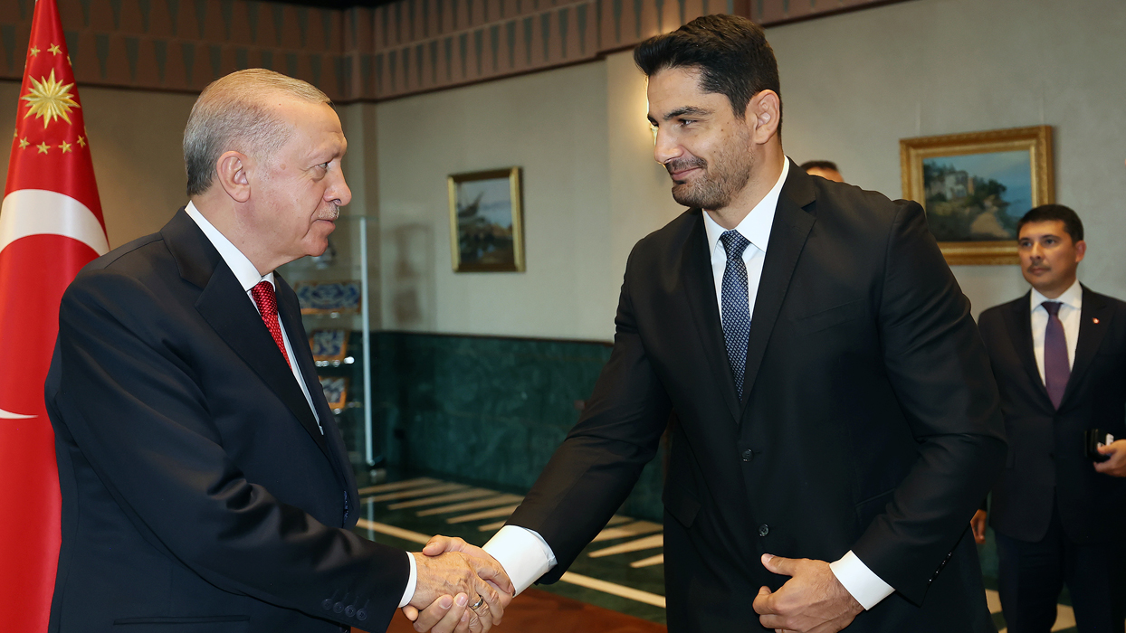 Cumhurbaşkanı Erdoğan, Türkiye Güreş Federasyonu Başkanı Akgül'ü kabul etti