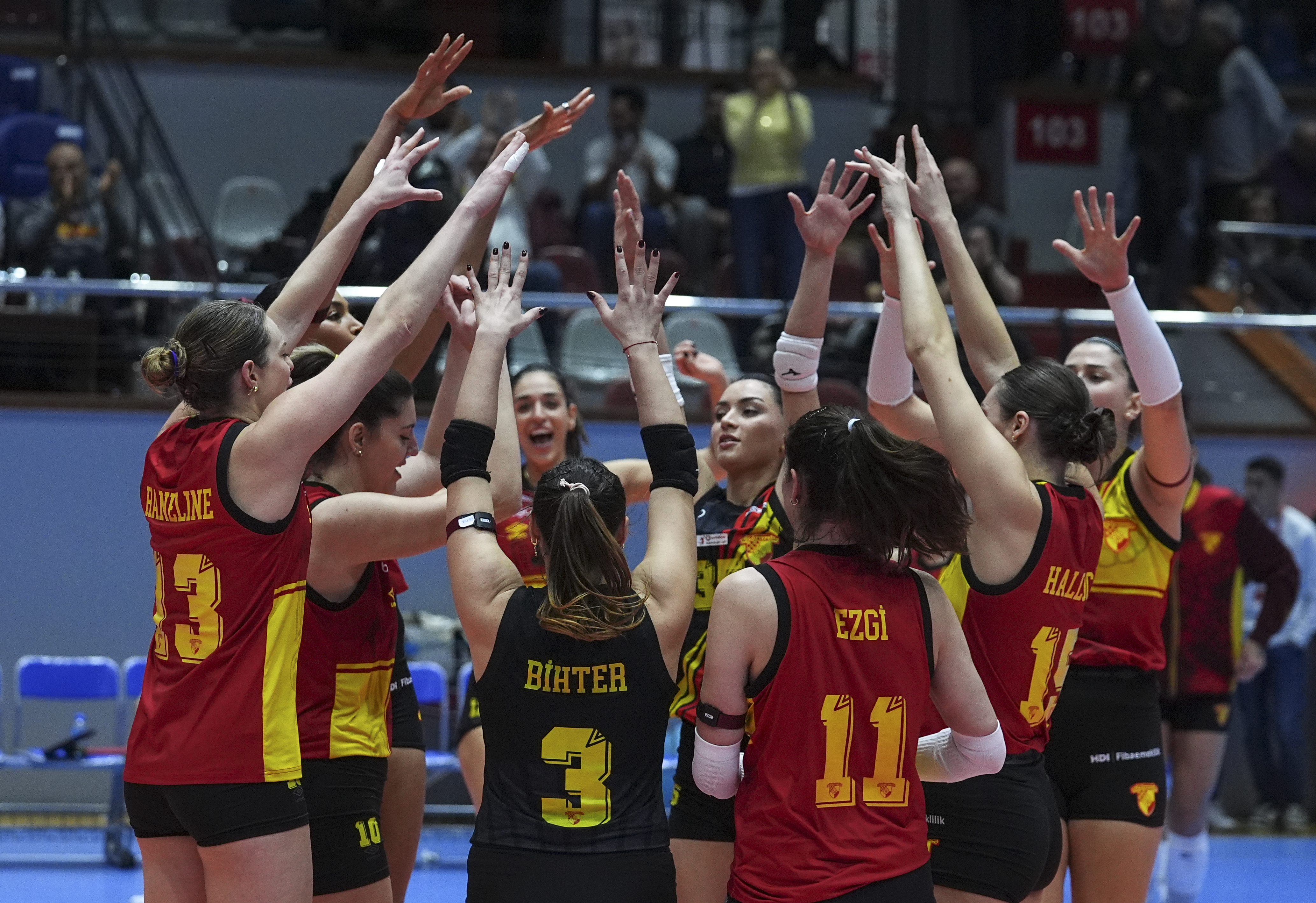 Göztepe'de yaprak dökümü! 11 oyuncu ile yollar ayrıldı