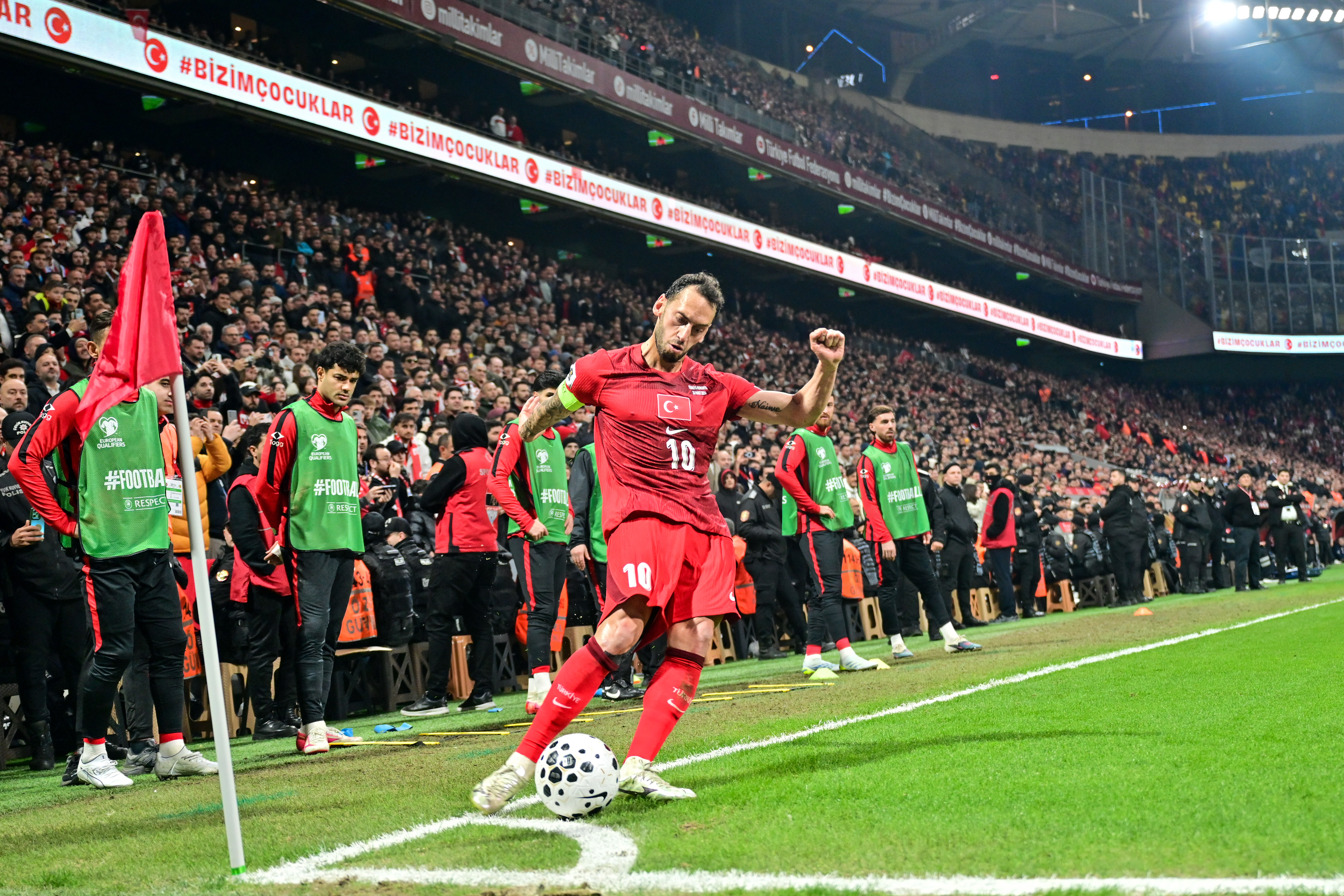 Hakan Çalhanoğlu tarihe geçti!