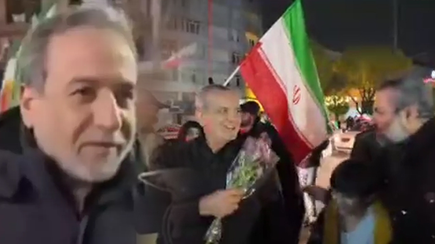 ABD'ye meydan okuma! İki isim Tahran'da sokağa çıktı