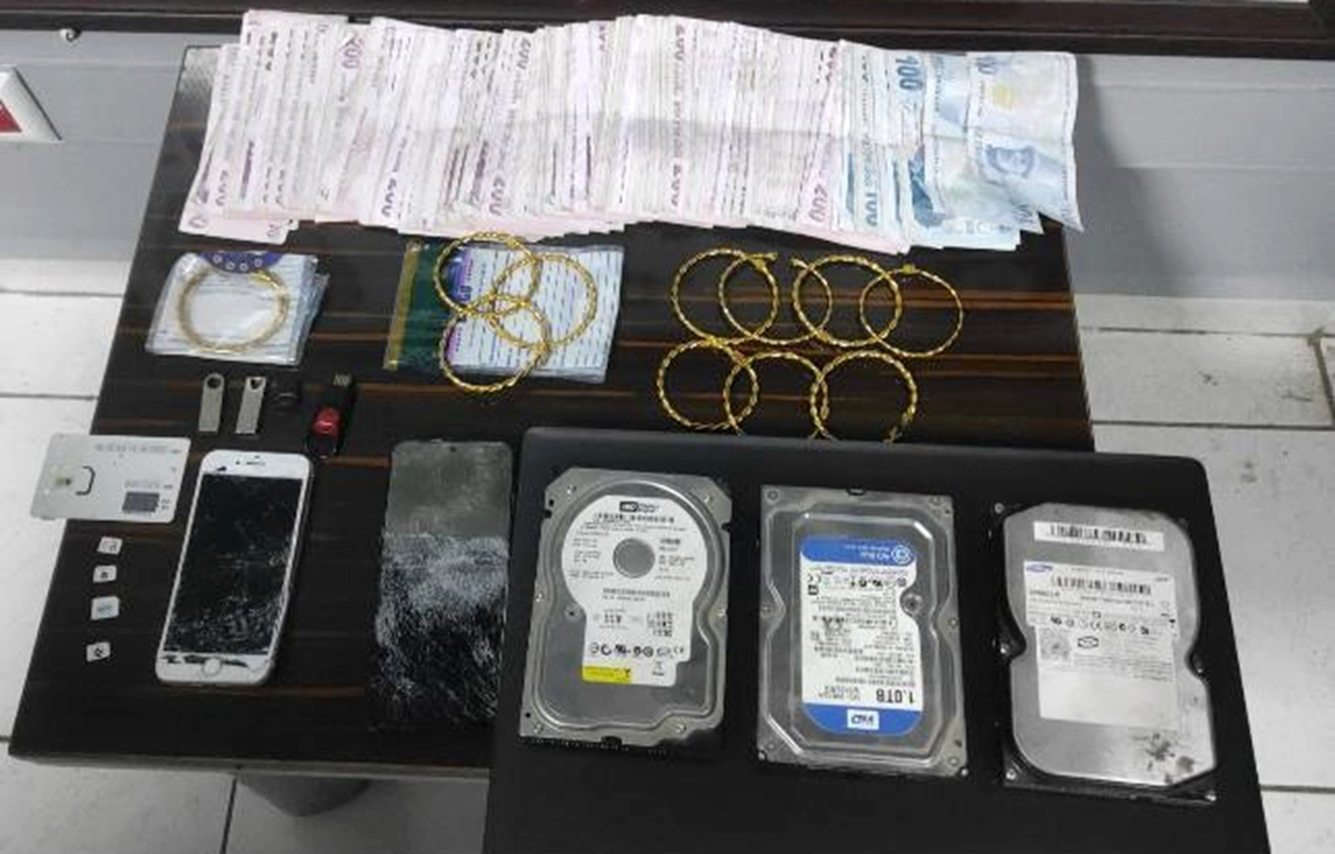 Adana'da dolandırıcılık operasyonu: Polis kılığına giren 7 şüpheli tutuklandı