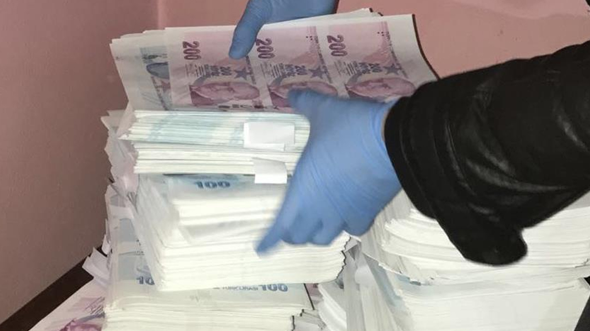 Esenler'de sahte para operasyonu: 1 milyon 250 bin dolarlık sahte banknot ele geçirildi