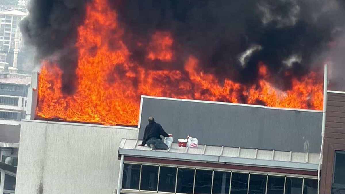 Bursa'da 8 katlı sitede can pazarı: Yangında mahsur kaldı, böyle kurtarıldı