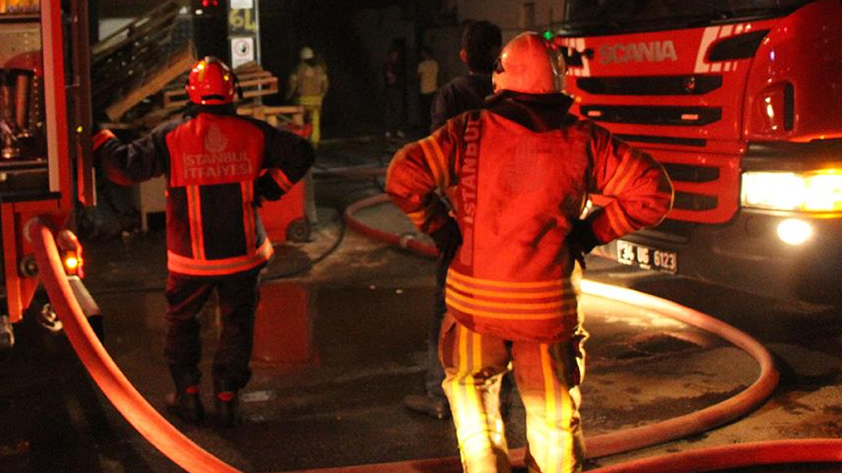 Ekipler bölgeye sevk edildi! Kağıthane'de bulunan bir AVM'de yangın çıktı