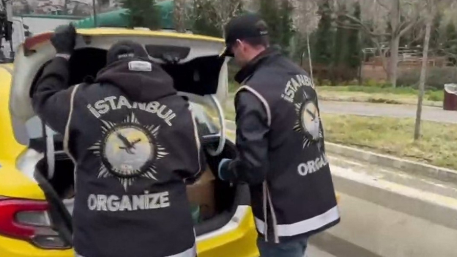 İhbar üzerine harekete geçildi! Taksi ve depoya baskın