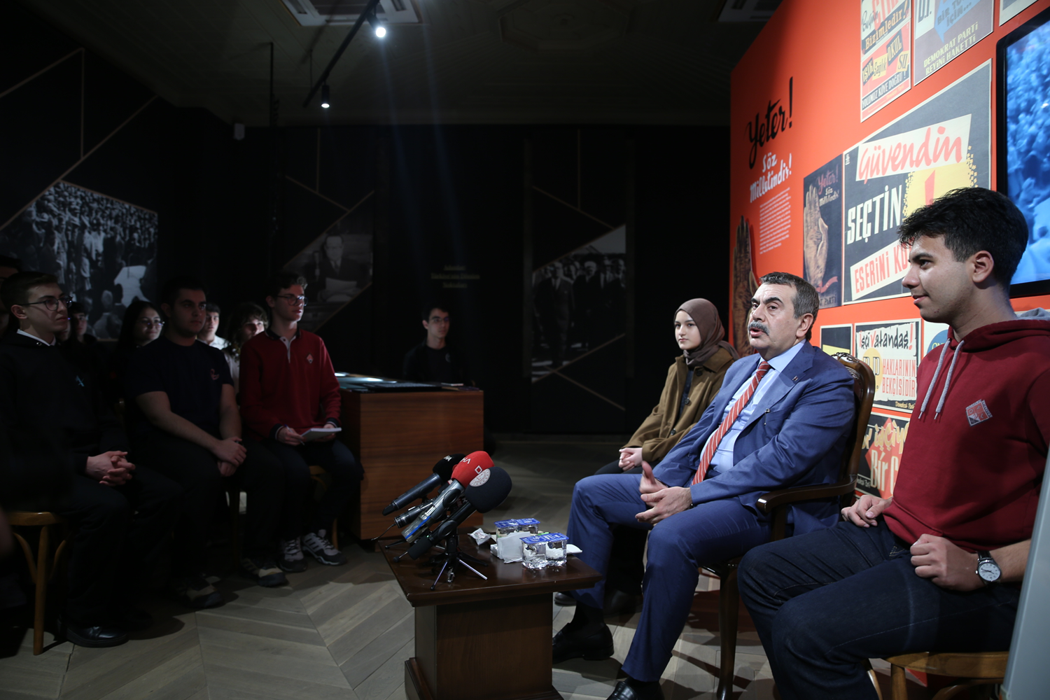 Bakan Tekin'den lise öğrencilerine 