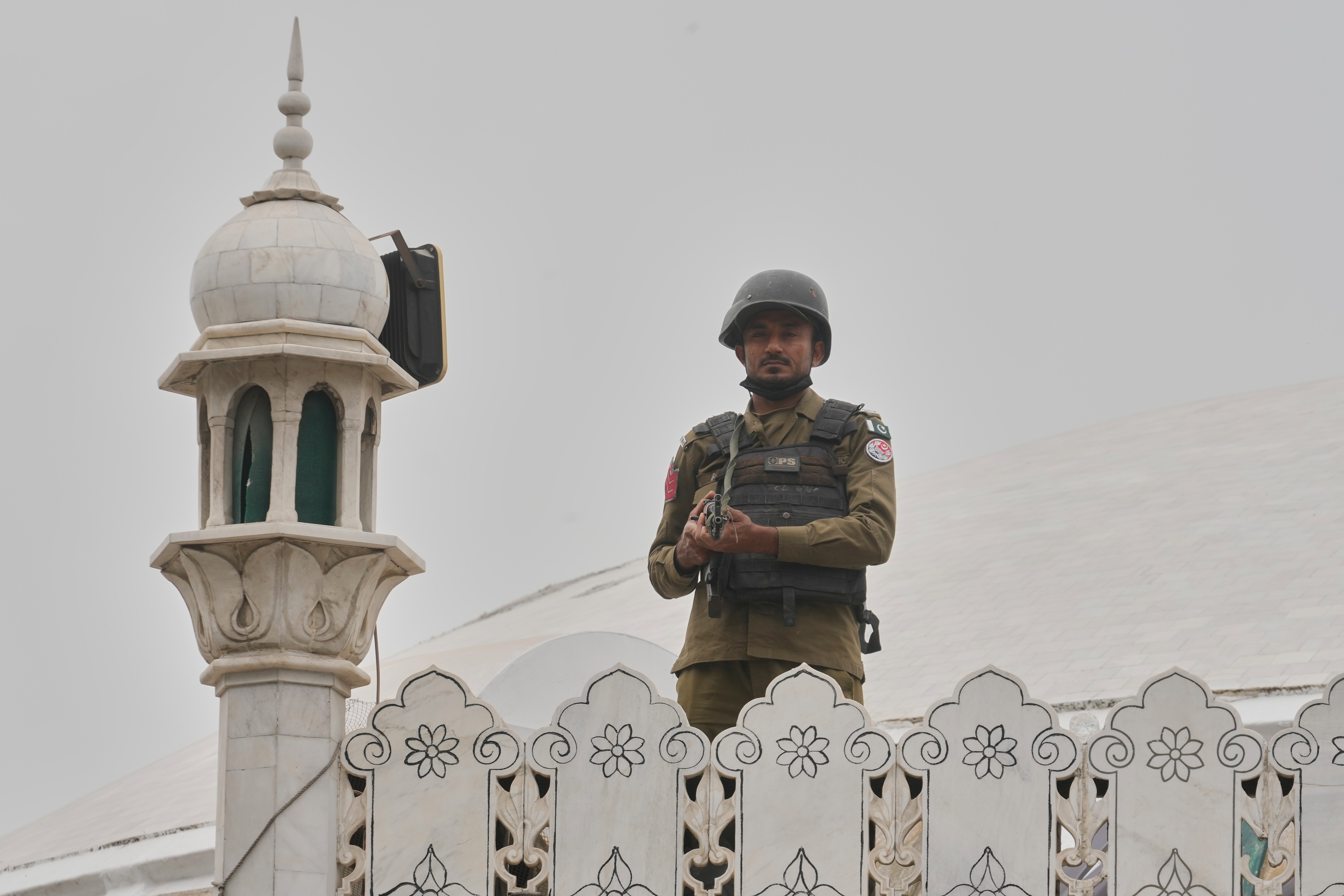 Pakistan'da polis karakoluna saldırı: 5 can kaybı