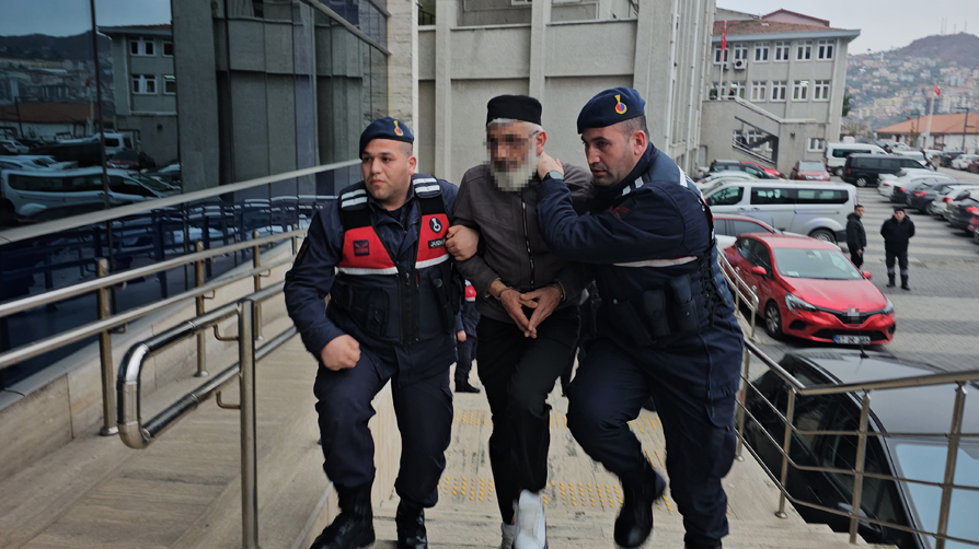 Sokak ortasında kanlı infaz: Eşini ve kayınvalidesini 19 saniyede katletmiş