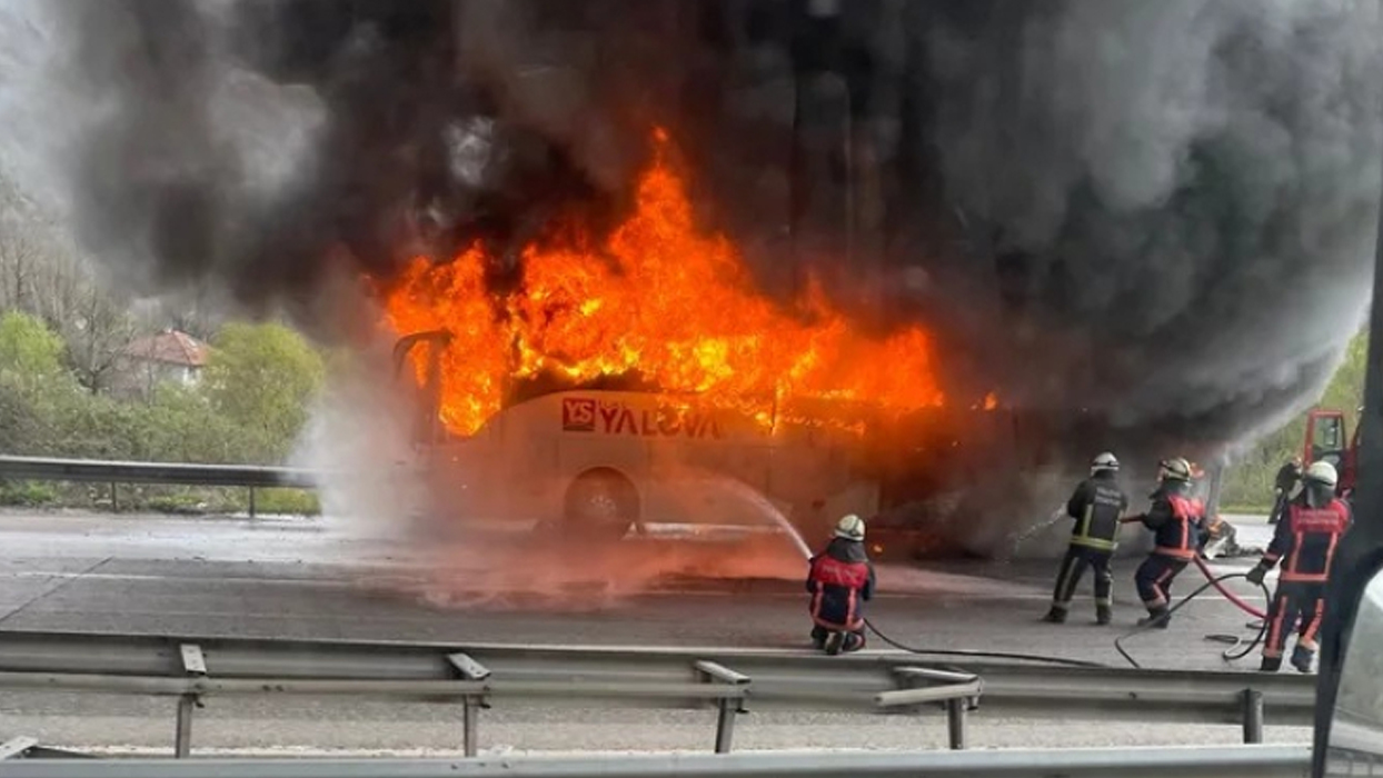 Yalova'da yolcu otobüsü faciası: Bir anda alevlere teslim oldu