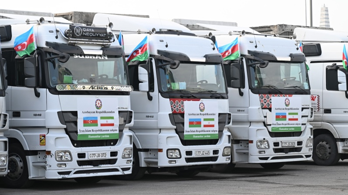 Aliyev'in talimatıyla 3. sevkiyat: Azerbaycan'dan İran'a 10 tırlık insani destek
