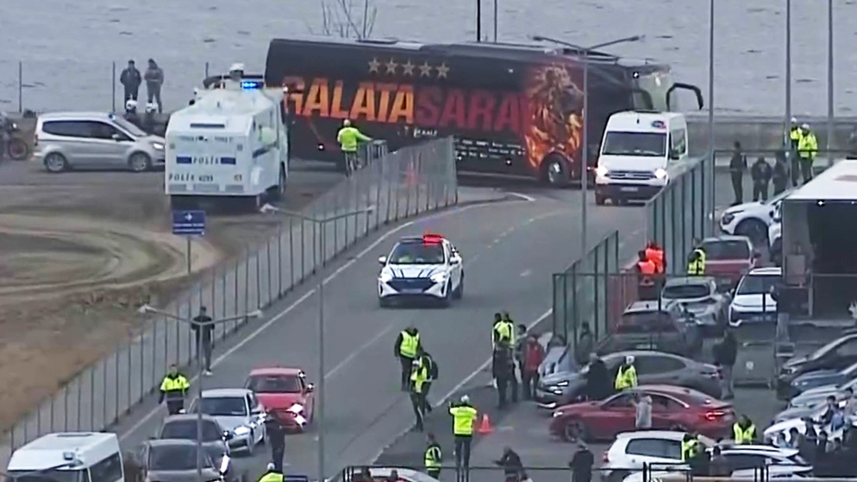 Galatasaray kafilesi derbi için Papara Park'ta