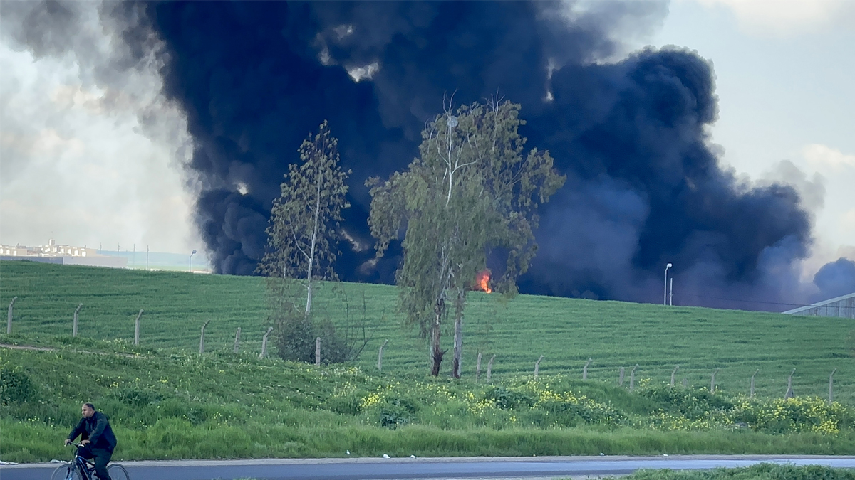 Musul'da gıda deposuna hava saldırısı! Tamamı zarar gördü