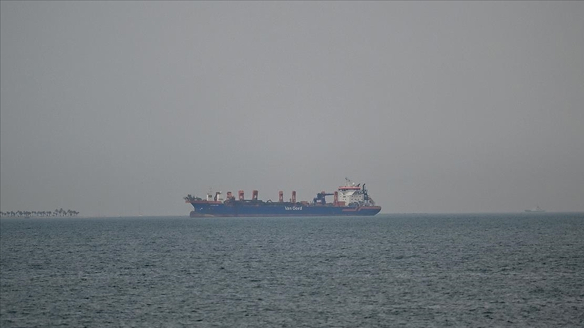 Savaşın gölgesinde kritik sevkiyat: Hindistan bayraklı 7. gemi güvenli geçiş yaptı