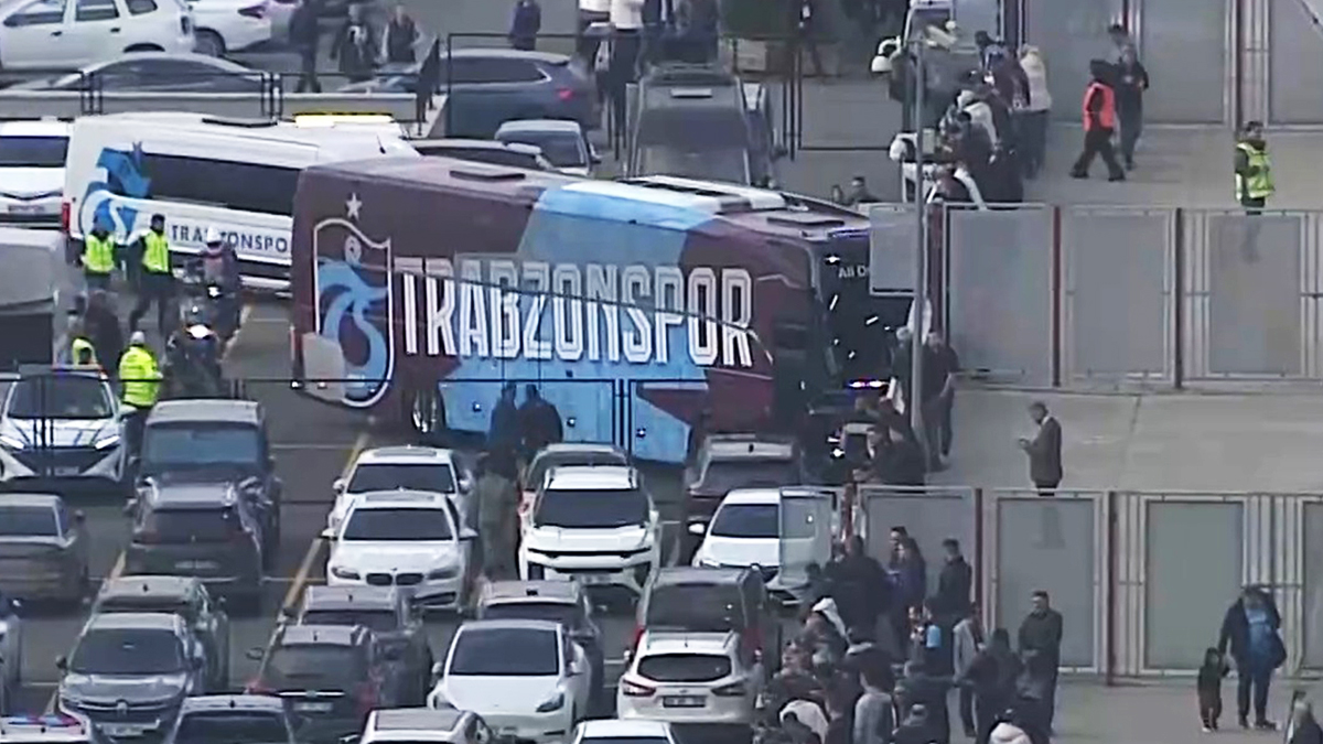 Trabzonspor derbi öncesi stadyuma ulaştı