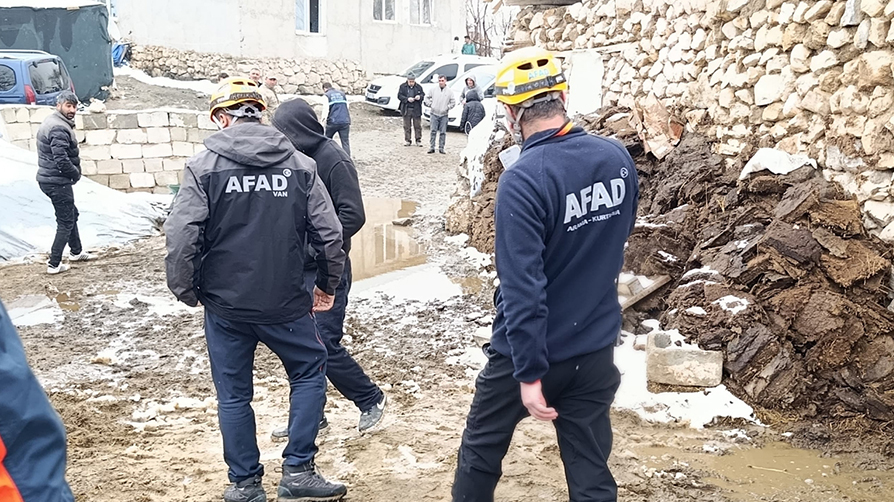 Van'daki sarsıntı büyük depremin habercisi mi? Yüreklere su serpen cevap