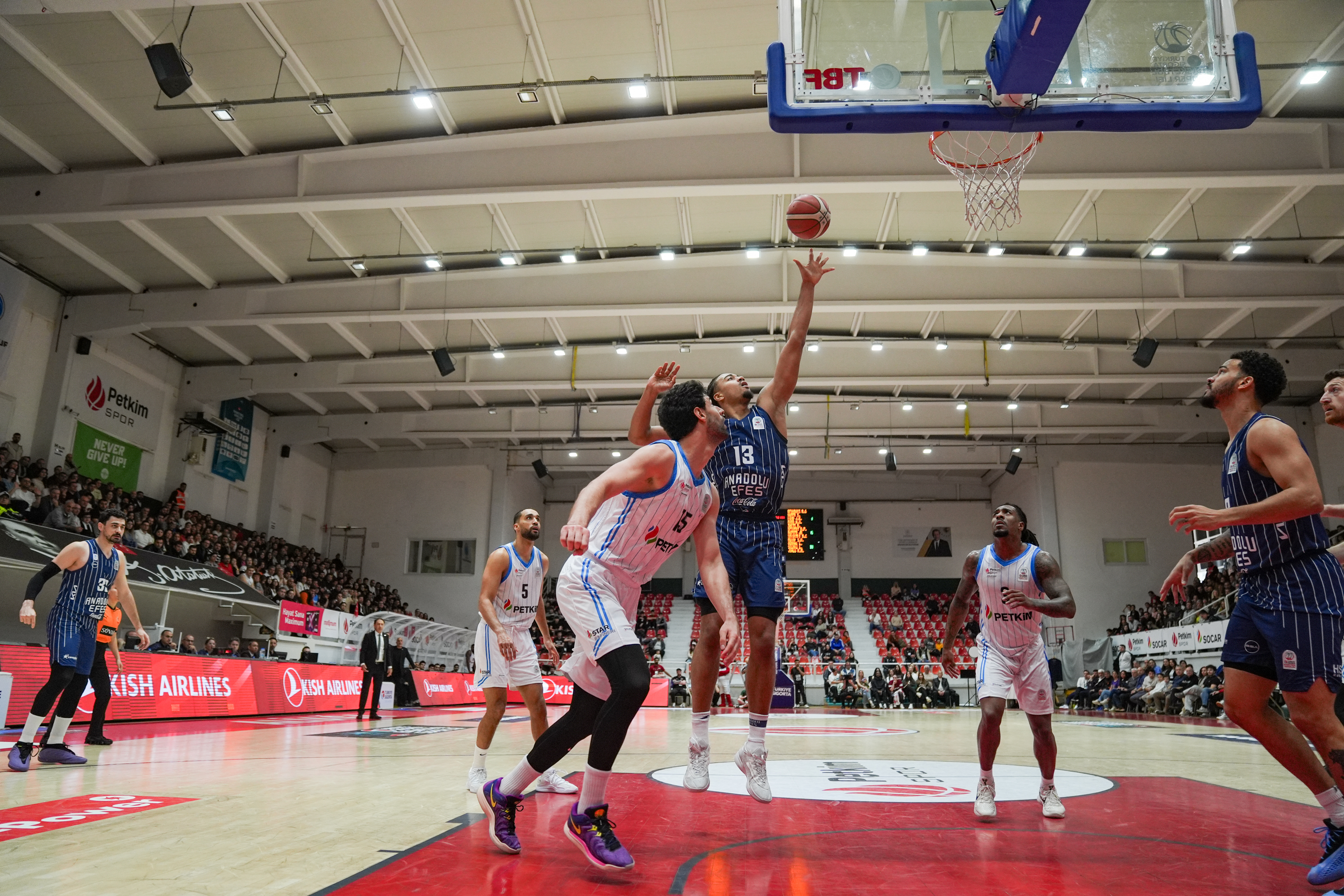 Anadolu Efes'ten rahat galibiyet