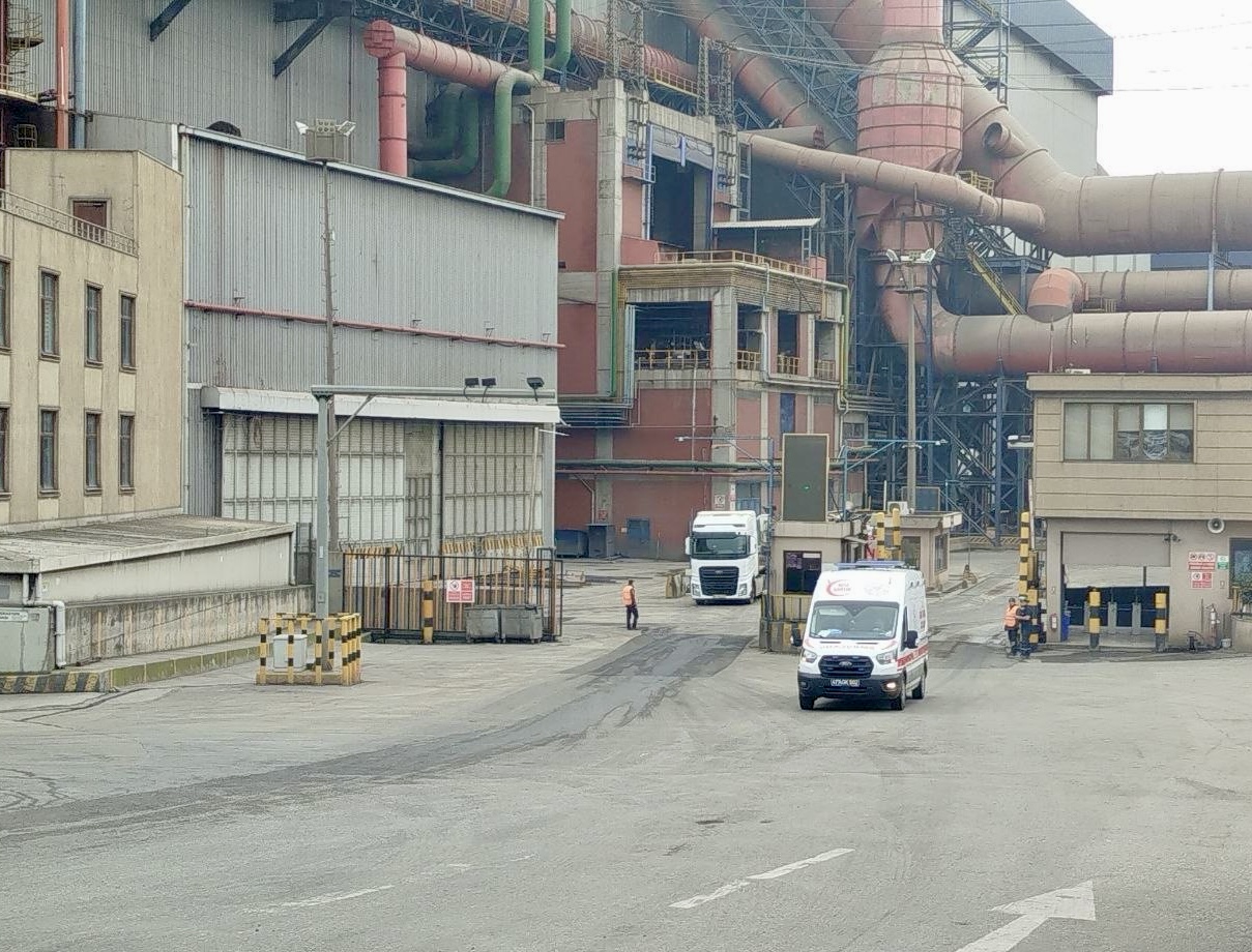 Dilovası'da demir-çelik fabrikasında platform çöktü: 3 işçi yaşamını yitirdi