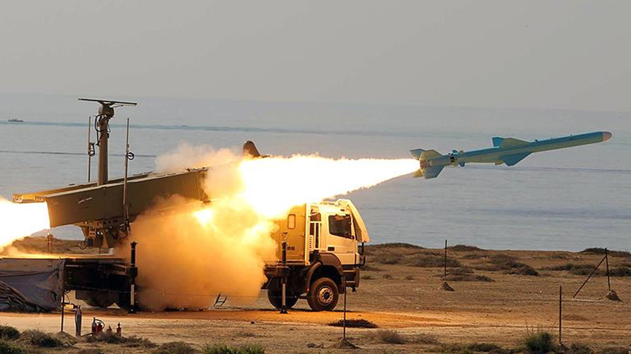 İsrail savaş gemisine kruz füzeli saldırı! 68 deniz mili mesafede hedef alındı