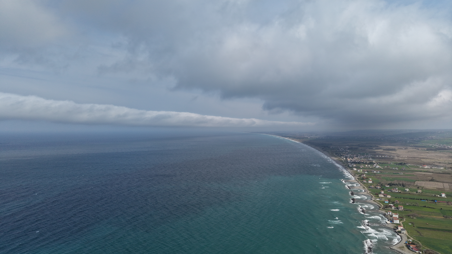 Nadir görülen manzara: Karadeniz'de rulo bulut oluştu